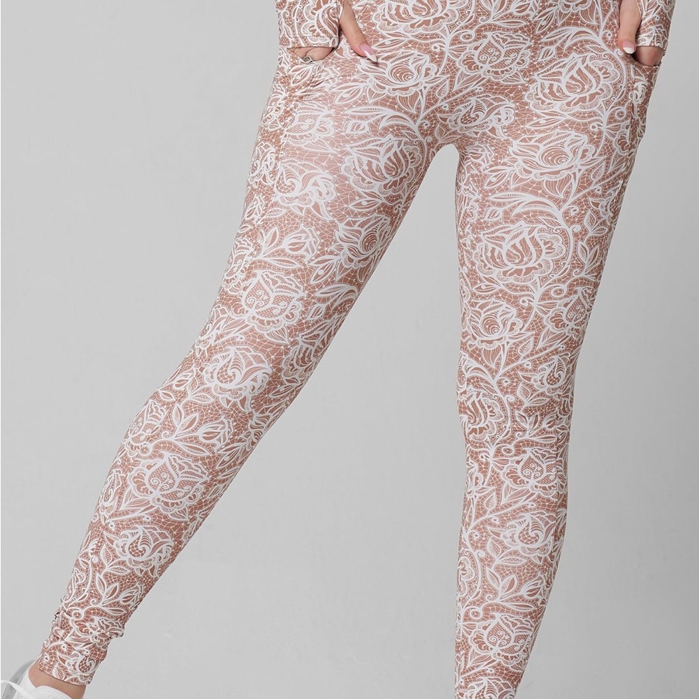 LiCi Fit Leggings in CAPRI - Picture 2 of 2